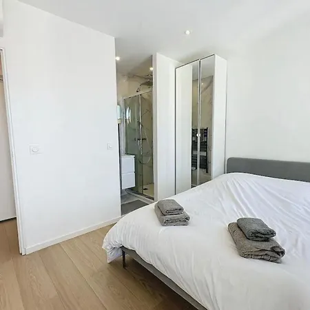 Providence - Helene I - Elegant 2-room In The Heart Of *